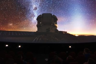 Doprovodný program finále doplnila take projekce několika astronomických sférických pořadů v Unisféře. Foto: Lucie Dospivová/FÚ v Opavě.