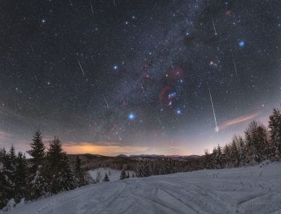 Maximum meteorického roje Kvadrantidy v lednu roku 2020 nad Oravskou Lesnou na Slovensku. Foto: Petr Horálek/Fyzikální ústav v Opavě.