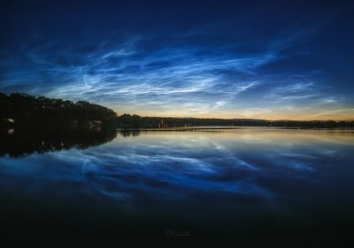 Noční svítící oblaky 5. července 2020 nad rybníkem Hrádek. Foto: Petr Horálek/Fyzikální ústav v Opavě.