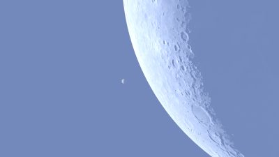 Simulační snímek teleskopického pohledu na Měsíc a Venuši před zákrytem 9. listopadu 2023 z Opavy. Zdroj: Stellarium.