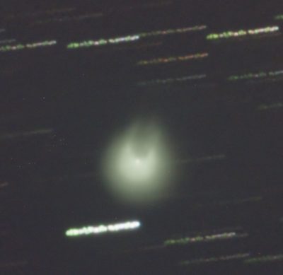 Podivně vypadající hlava komety 12P/Pons-Brooks po ourburstu 20. července 2023. Foto: Juan lacruz.