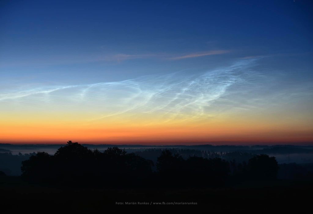 Noční svítící oblaka 14. června 2024 na Třebíčsku. Foto: Marián Runkas.