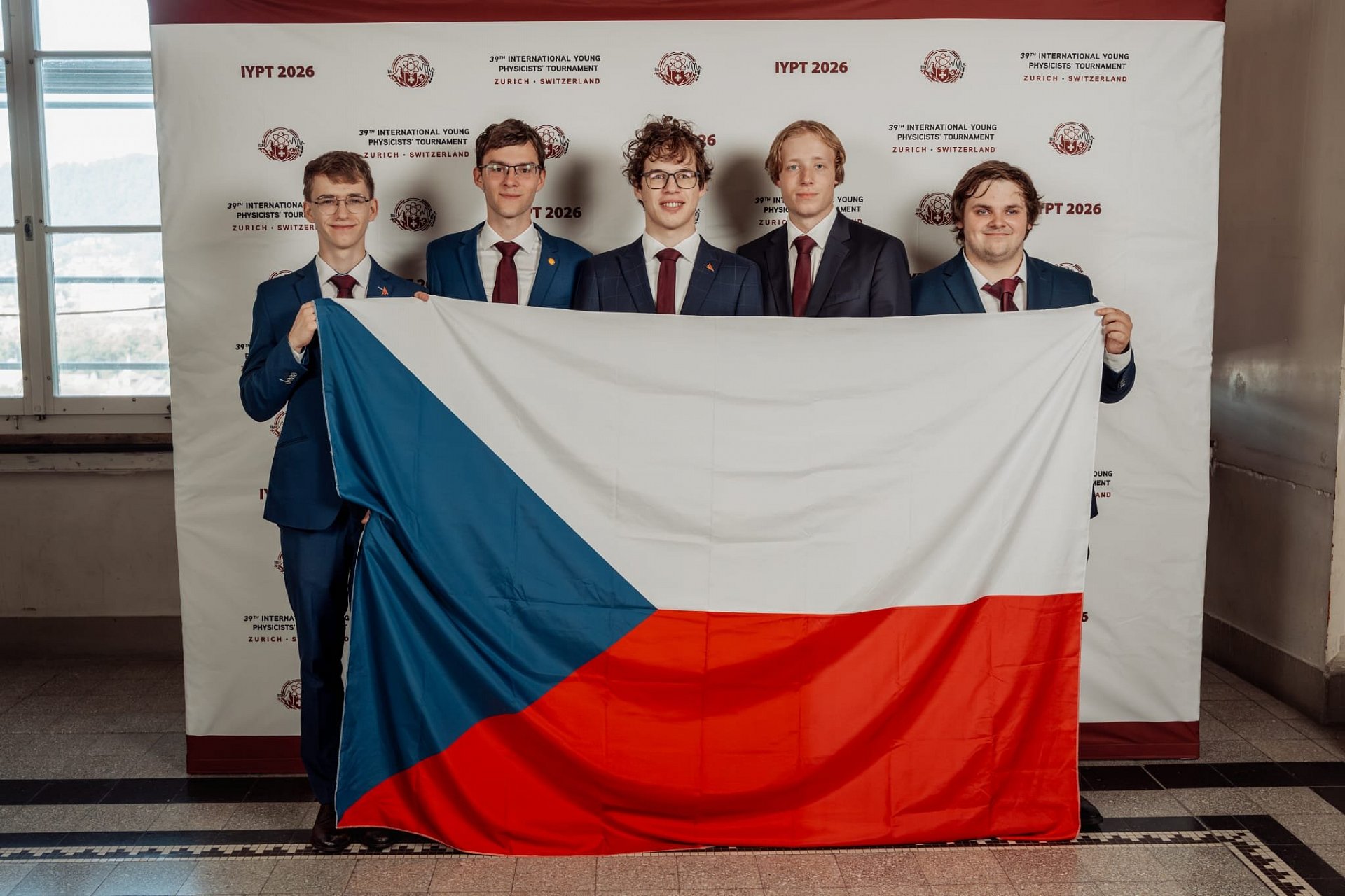 Český reprezentační tým na 39. ročníku IYPT v Curychu.. Zdroj: FÚ v Opavě.