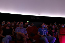 Diváci v Unisféře