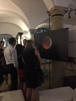 Z výstavy Petra Horálka/FÚ na Hudebním festivalu ve Znojmě 2021. Foto: Archiv festivalu. Z výstavy Petra Horálka/FÚ na Hudebním festivalu ve Znojmě 2021. Foto: Archiv festivalu.