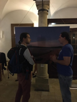 Z výstavy Petra Horálka/FÚ na Hudebním festivalu ve Znojmě 2021. Foto: Archiv festivalu. Z výstavy Petra Horálka/FÚ na Hudebním festivalu ve Znojmě 2021. Foto: Archiv festivalu.