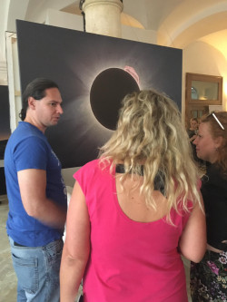 Z výstavy Petra Horálka/FÚ na Hudebním festivalu ve Znojmě 2021. Foto: Archiv festivalu. Z výstavy Petra Horálka/FÚ na Hudebním festivalu ve Znojmě 2021. Foto: Archiv festivalu.