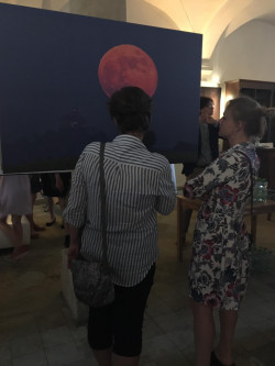 Z výstavy Petra Horálka/FÚ na Hudebním festivalu ve Znojmě 2021. Foto: Archiv festivalu. Z výstavy Petra Horálka/FÚ na Hudebním festivalu ve Znojmě 2021. Foto: Archiv festivalu.