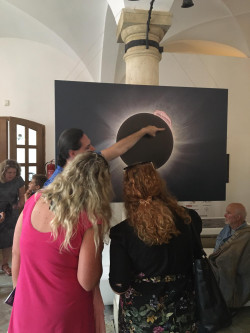 Z výstavy Petra Horálka/FÚ na Hudebním festivalu ve Znojmě 2021. Foto: Archiv festivalu. Z výstavy Petra Horálka/FÚ na Hudebním festivalu ve Znojmě 2021. Foto: Archiv festivalu.