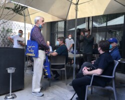 Tim Todd vysvětluje komplikovanou situaci se splečností LATAM. Foto: P. Horálek/FÚ v Opavě. Tim Todd vysvětluje komplikovanou situaci se splečností LATAM. Foto: P. Horálek/FÚ v Opavě.