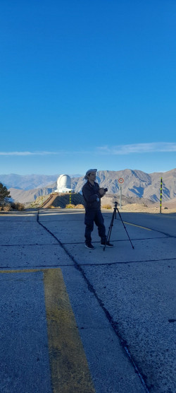 Fotografování Gemini South. V dáli observatoř SOAR. Foto: Leonor Opazo. Fotografování Gemini South. V dáli observatoř SOAR. Foto: Leonor Opazo.