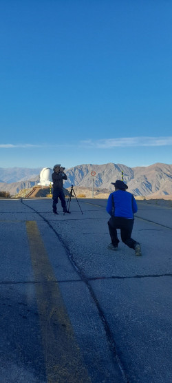 Fotografování Gemini South. V dáli observatoř SOAR. Foto: Leonor Opazo. Fotografování Gemini South. V dáli observatoř SOAR. Foto: Leonor Opazo.