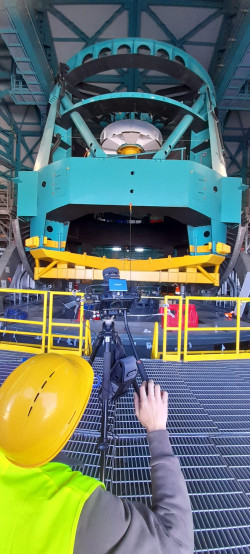 Fotografování teleskopu Vera C. Rubin na Cerro Pachón. Foto: Leonor Opazo. Fotografování teleskopu Vera C. Rubin na Cerro Pachón. Foto: Leonor Opazo.