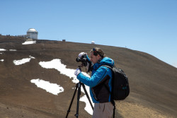 Fotografování observatoří na Mauna Kea. Foto: Joy Pollard. Fotografování observatoří na Mauna Kea. Foto: Joy Pollard.