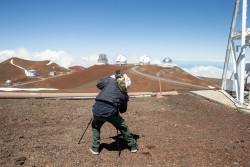 Fotografování observatoří na Mauna Kea. Foto: Joy Pollard. Fotografování observatoří na Mauna Kea. Foto: Joy Pollard.