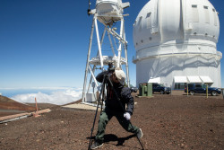 Fotografování observatoří na Mauna Kea. Foto: Joy Pollard. Fotografování observatoří na Mauna Kea. Foto: Joy Pollard.