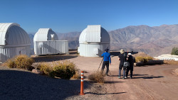 Z fotografování instrumentů observatoře Cerro Tololo. Foto: Juan Seguel. Z fotografování instrumentů observatoře Cerro Tololo. Foto: Juan Seguel.