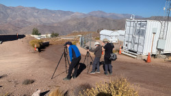 Z fotografování instrumentů observatoře Cerro Tololo. Foto: Juan Seguel. Z fotografování instrumentů observatoře Cerro Tololo. Foto: Juan Seguel.