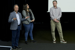 Z vernisáže výstavy "Relativita času". Foto: Simona Beerová. Z vernisáže výstavy "Relativita času". Foto: Simona Beerová.