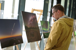 Z vernisáže výstavy "Relativita času". Foto: Simona Beerová. Z vernisáže výstavy "Relativita času". Foto: Simona Beerová.