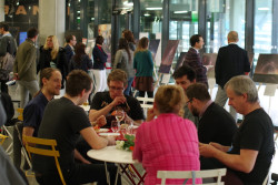 Z vernisáže výstavy "Relativita času". Foto: Simona Beerová. Z vernisáže výstavy "Relativita času". Foto: Simona Beerová.