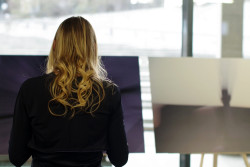 Z vernisáže výstavy "Relativita času". Foto: Simona Beerová. Z vernisáže výstavy "Relativita času". Foto: Simona Beerová.