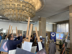 Z vernisáže výstavy "Třicetrkát v NASA". Foto: Europe Direct Pardubice. Z vernisáže výstavy "Třicetrkát v NASA". Foto: Europe Direct Pardubice.