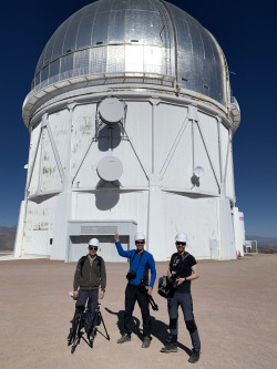 Z fotografování instrumentů observatoře Cerro Tololo. Foto: Juan Seguel. Z fotografování instrumentů observatoře Cerro Tololo. Foto: Juan Seguel.