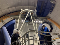 Z fotografování instrumentů observatoře Cerro Tololo. Foto: Juan Seguel. Z fotografování instrumentů observatoře Cerro Tololo. Foto: Juan Seguel.