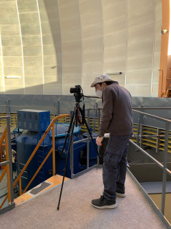 Z fotografování instrumentů observatoře Cerro Tololo. Foto: Juan Seguel. Z fotografování instrumentů observatoře Cerro Tololo. Foto: Juan Seguel.