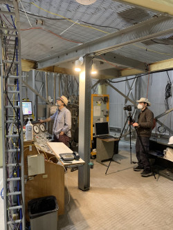 Z fotografování instrumentů observatoře Cerro Tololo. Foto: Juan Seguel. Z fotografování instrumentů observatoře Cerro Tololo. Foto: Juan Seguel.