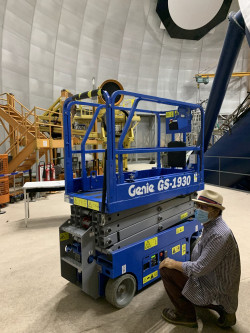 Z fotografování instrumentů observatoře Cerro Tololo. Foto: Juan Seguel. Z fotografování instrumentů observatoře Cerro Tololo. Foto: Juan Seguel.