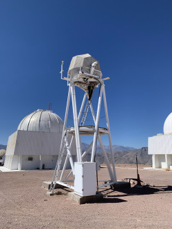 Z fotografování instrumentů observatoře Cerro Tololo. Foto: Juan Seguel. Z fotografování instrumentů observatoře Cerro Tololo. Foto: Juan Seguel.