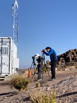 Z fotografování instrumentů observatoře Cerro Tololo. Foto: Juan Seguel. Z fotografování instrumentů observatoře Cerro Tololo. Foto: Juan Seguel.