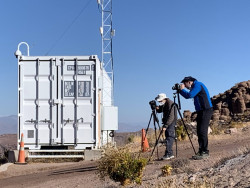 Z fotografování instrumentů observatoře Cerro Tololo. Foto: Juan Seguel. Z fotografování instrumentů observatoře Cerro Tololo. Foto: Juan Seguel.