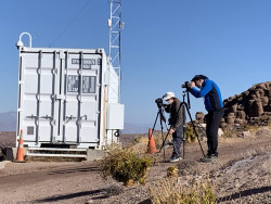 Z fotografování instrumentů observatoře Cerro Tololo. Foto: Juan Seguel. Z fotografování instrumentů observatoře Cerro Tololo. Foto: Juan Seguel.