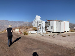 Z fotografování instrumentů observatoře Cerro Tololo. Foto: Juan Seguel. Z fotografování instrumentů observatoře Cerro Tololo. Foto: Juan Seguel.