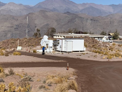 Z fotografování instrumentů observatoře Cerro Tololo. Foto: Juan Seguel. Z fotografování instrumentů observatoře Cerro Tololo. Foto: Juan Seguel.