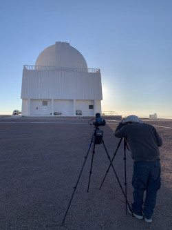 Z fotografování instrumentů observatoře Cerro Tololo. Foto: Juan Seguel. Z fotografování instrumentů observatoře Cerro Tololo. Foto: Juan Seguel.