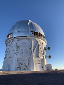 Z fotografování instrumentů observatoře Cerro Tololo. Foto: Juan Seguel. Z fotografování instrumentů observatoře Cerro Tololo. Foto: Juan Seguel.