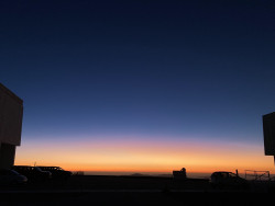 Jasný poerupční soumrak nad Cerro Tololo. Foto: Juan Seguel. Jasný poerupční soumrak nad Cerro Tololo. Foto: Juan Seguel.