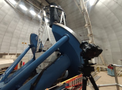 Z fotografování na observatoři Kitt Peak. Foto: NOIRLab expedition. Z fotografování na observatoři Kitt Peak. Foto: NOIRLab expedition.