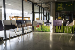 Z vernisáže výstavy "Relativita času". Foto: Simona Beerová. Z vernisáže výstavy "Relativita času". Foto: Simona Beerová.