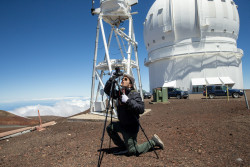 Fotografování observatoří na Mauna Kea. Foto: Joy Pollard. Fotografování observatoří na Mauna Kea. Foto: Joy Pollard.