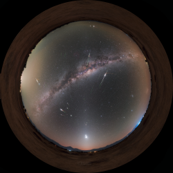 Celooblohová mozaika maxima Eta-Aquarid 2022. Foto: Petr Horálek/FÚ v Opavě. Celooblohová mozaika maxima Eta-Aquarid 2022. Foto: Petr Horálek/FÚ v Opavě.