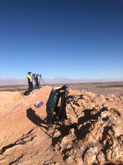 Pozorování zatmění Slunce 30. dubna 2022. Foto: Mária Kancírová. Pozorování zatmění Slunce 30. dubna 2022. Foto: Mária Kancírová.