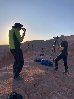 Pozorování zatmění Slunce 30. dubna 2022. Foto: Mária Kancírová. Pozorování zatmění Slunce 30. dubna 2022. Foto: Mária Kancírová.