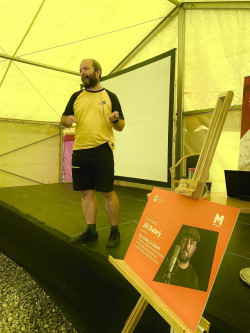 Bc. Jiří Dobrý přednáší o tom, že Bez vědy jsi kaput. Foto: Karin Martínková. Bc. Jiří Dobrý přednáší o tom, že Bez vědy jsi kaput. Foto: Karin Martínková.