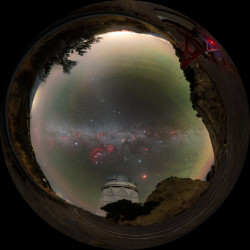 Fulldomové panorama pohledu na listopadové zatmění Měsíce nad Kitt Peak. Autor: KPNO/NOIRLab/NSF/AURA/P. Horálek (Institute of Physics in Opava). Fulldomové panorama pohledu na listopadové zatmění Měsíce nad Kitt Peak. Autor: KPNO/NOIRLab/NSF/AURA/P. Horálek (Institute of Physics in Opava).