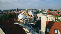 Nová pozorovací terasa na Fyzikálním ústavu v Opavě bude sloužit studentům a široké veřejnosti. Foto: Ondřej Smékal/FÚ v Opavě.